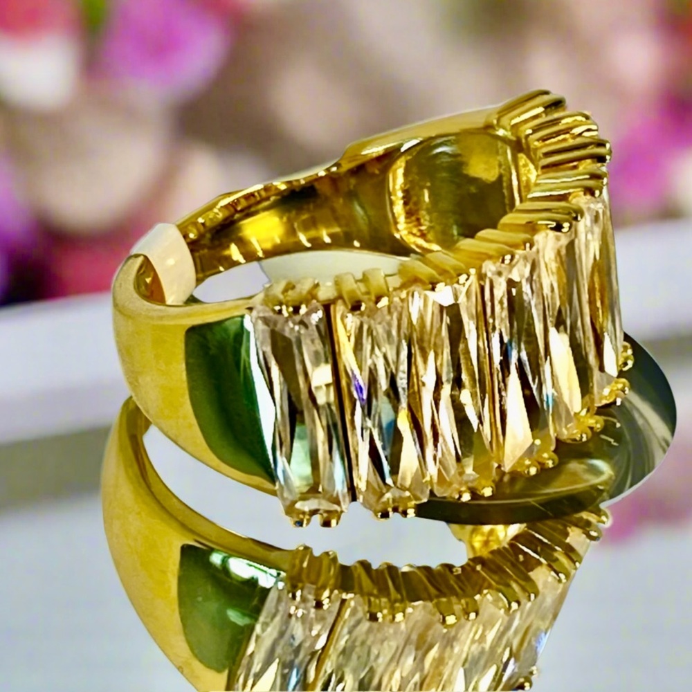 Yellow Gold Sapphire Ring!